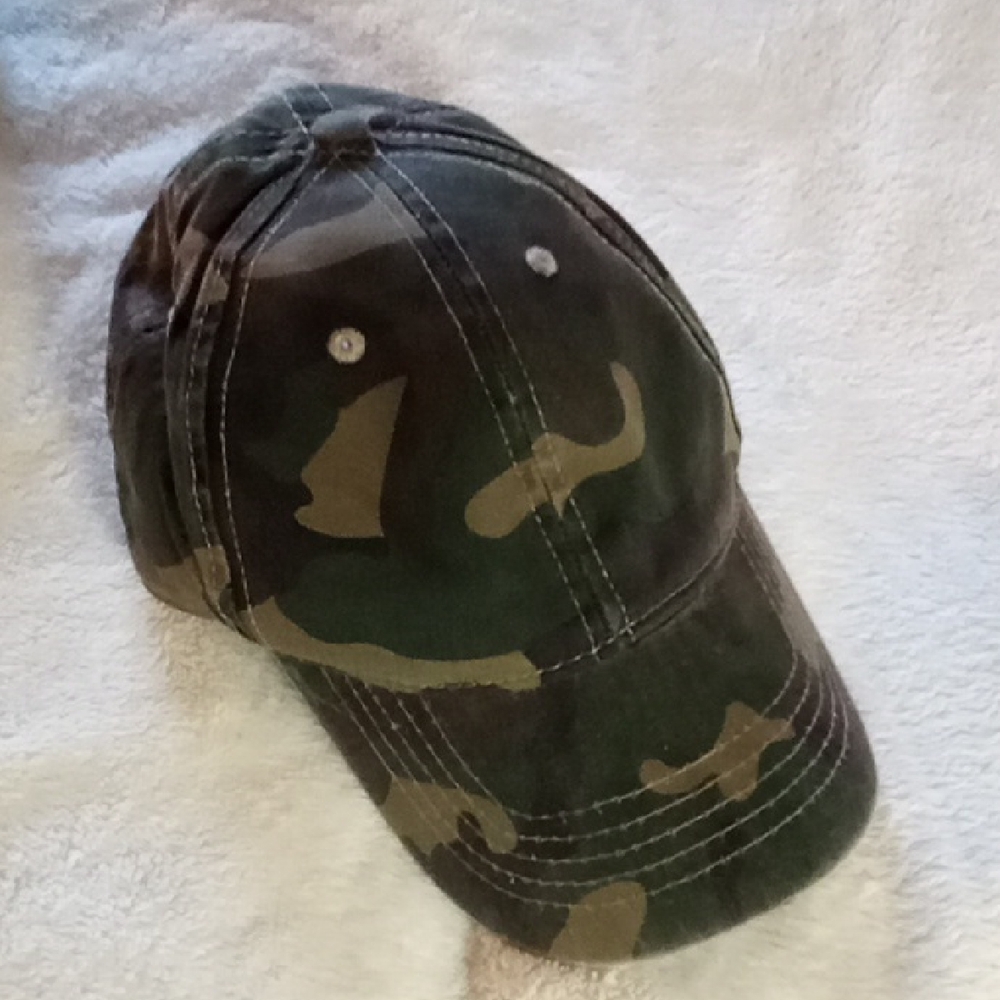 YOUTH LIKE NEW AJUSTABLE VELCRO BACK Camouflage Baseball Cap